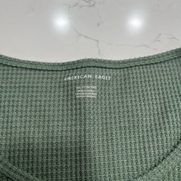Cropped green AE sweater with scalloped ends. Size xxl - Picture 2 of 3